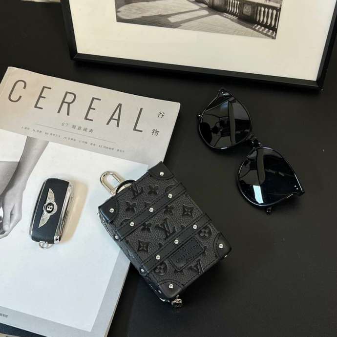 Picture of LV Keyring _SKULVkeyringlyh8312088